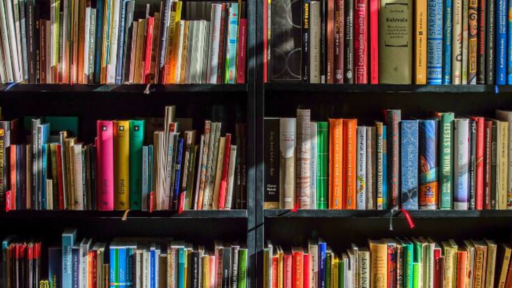 La biblioteca per telèfon entra a casa la Mercè, de 95 anys