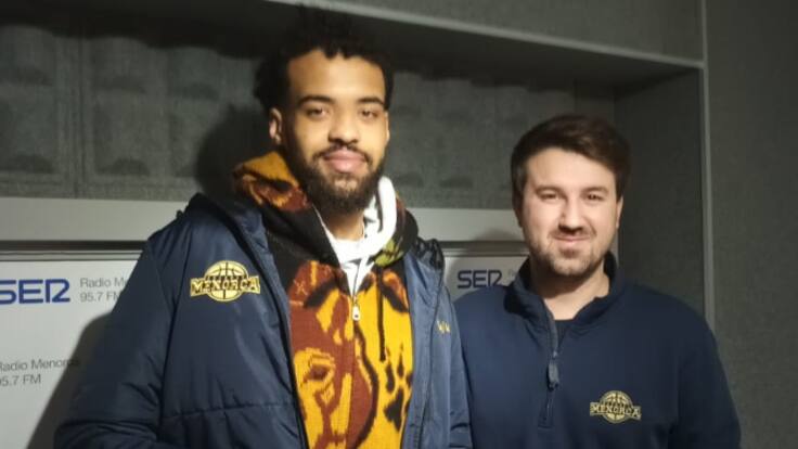 Jacob Grandison en los micrófonos de Radio Menorca