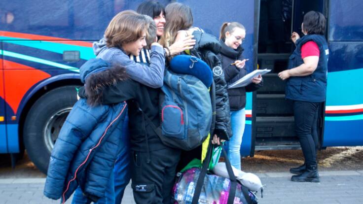 Entrevista en Hora 14 Valencia a Clara Arnal, presidenta de Juntos por la Vida, sobre los 55 menores ucranianos que han pasado la Navidad en la Comunitat Valenciana