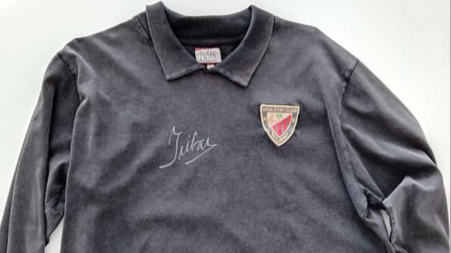 Paga 1200 euros por una camiseta de Iribar... ¡y ni siquiera es del Athletic!: &quot;Será por el 80 cumpleaños, pero he terminado por endiosarlo&quot;