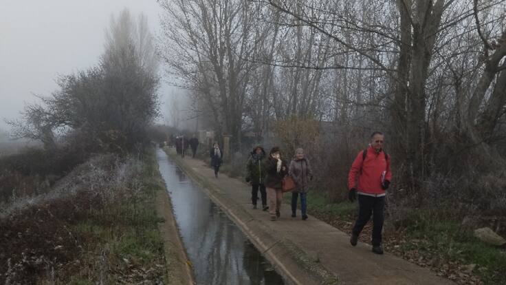Pedro Martínez, voluntario, e Isidro Ferreras, coordindor del programa Ribera Voluntarii, presentan la nueva ruta del programa "¿Te enseño mi pueblo?"