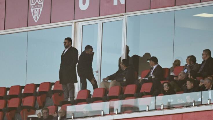 El CEO del Almería sigue sin hablarle a la afición.