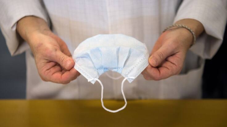 "No puede ser que una ministra de Sanidad esté centrada en 'mascarilla sí, mascarilla no'"