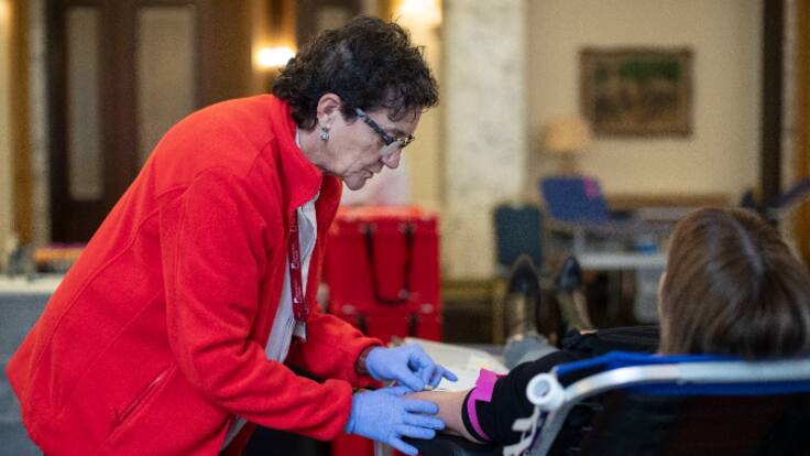 Entrevista a Luisa Varea, directora del Centro de Transfusión de la Comunidad de Madrid, sobre el maratón de donaciones en la región.