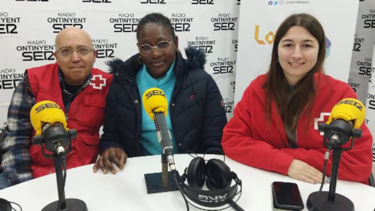 Entrevista a Marina Belda, Foody i Emilio Reig. Creu Roja Ontinyent ajuda a una familia d'Aielo de Malferit a poder assistir a les consultes mediques a València.