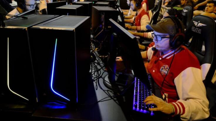 Entrevista jornada eSports en el Colegio de Economistas de València