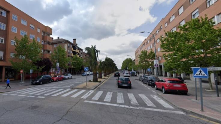 Mauricio Fernández, concejal Mantenimiento de Valdemoro y José Luis Gómez, concejal del PSOE en esta ciudad, habla sobre la iluminación con sensores de los pasos de peatones.