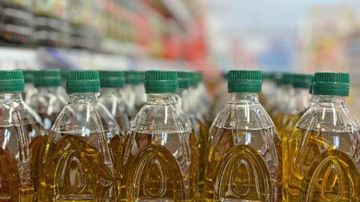 La campaña "Aceite Solidario" deja 4820 litros de aceite en el Banco de Alimentos