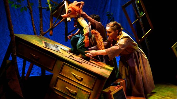 Entrevista a Miren Larrea por la obra de títeres 'La Maestra' que rinde homenaje a las maestras de la República.