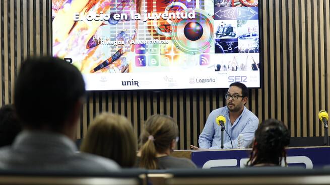 IV Jornadas Juventud. Ponencia Redes Sociales: Desafíos y oportunidades para la juventud (10/10/2024)