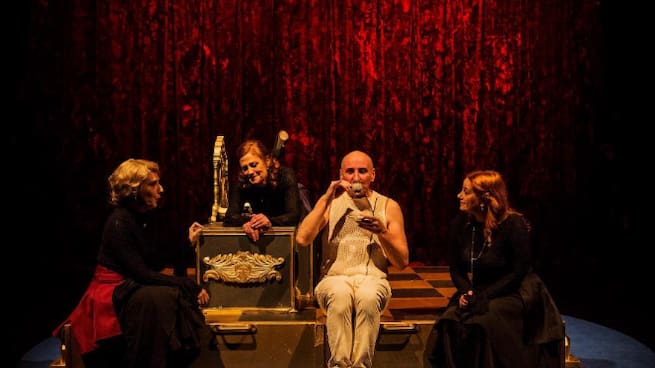 Tragaluz-Entrevista a Chema Cardeña, autor de 'Maleïdes dames' que es representarà en la Mostra de Teatre d'Alcoi el dilluns 21 d'octubre