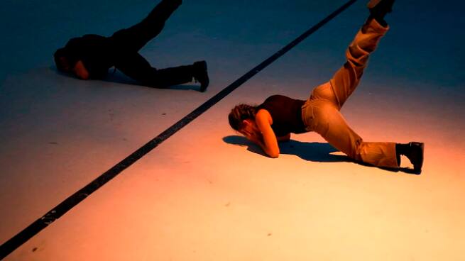 Tragaluz-Entrevista a Diego Pazó, un dels creadors de la peça de dansa "La medida que nos ha de dividir" que estarà a la Mostra de Teatre d'Alcoi el dimarts 22 d'octubre