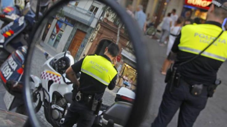 Los policías locales de Sevilla cobrarán casi 1.000 euros en Nochebuena o Fin de Año: "mientras el 90% de la ciudadanía está disfrutando, nosotros estamos trabajando"