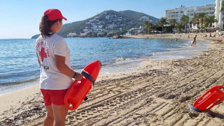 Los socorristas pitiusos despiden una temporada "tranquila" con un número de intervenciones similar al año pasado