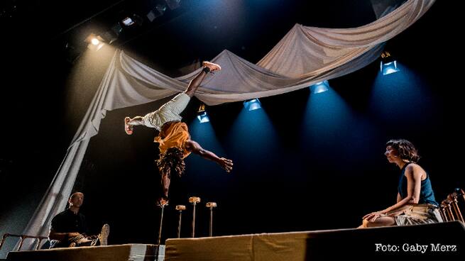 Tragaluz-Entrevista a Andrea Pérez per la representació de 'R.E.M.' a la Mostra de Teatre d'Alcoi