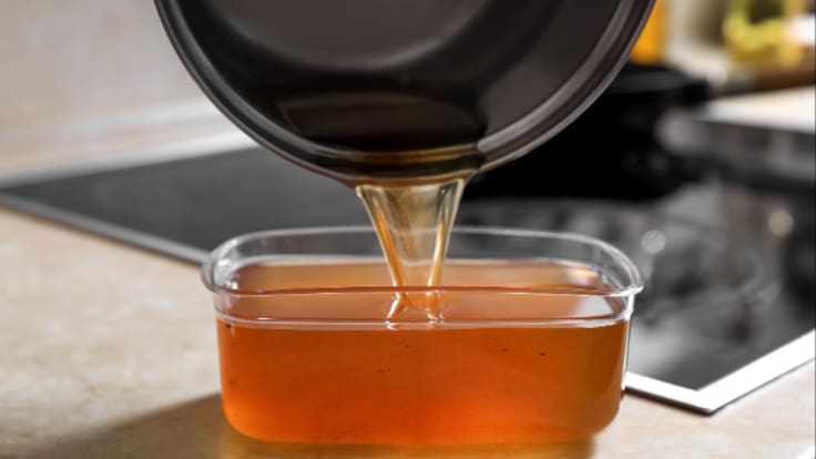 Entrevista a Lara Paúl, concejala de Medio Ambiente de Fuenlabrada, sobre reciclaje de aceite usado doméstico.