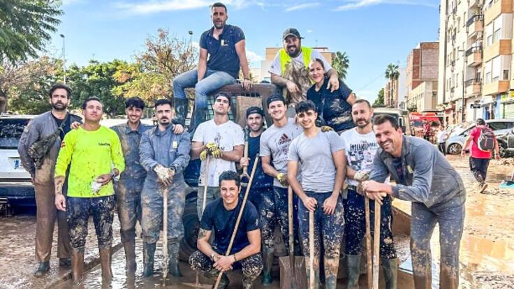 Pablo Ibáñez y Juan Martínez, vecinos de Elda, sobre su viaje a Valencia para ayudar con los estragos causados por la DANA
