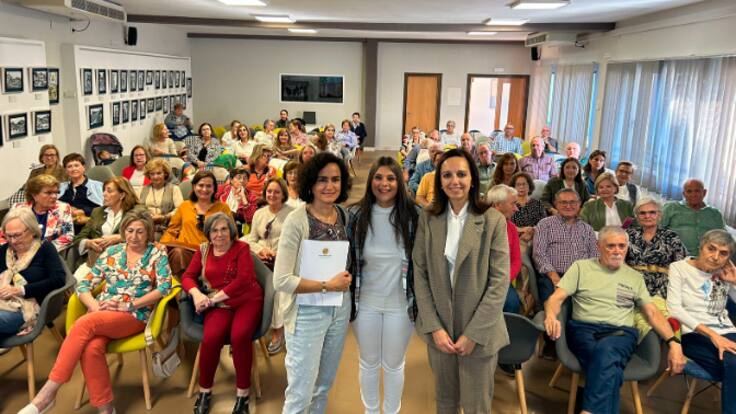 Isabel Abad, directora del programa Aula Abierta de la UJA