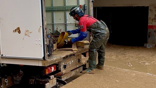 "Esto es lo más grande que he visto en años como bombero, es como si pasara la guerra aquí"