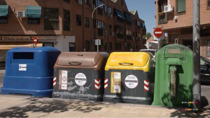 Mario Gutiérrez, concejal de Hacienda de Pinto, e Isaac López, portavoz de Unidas Podemos-Pinto, debaten sobre la aprobación de la tasa de basuras.
