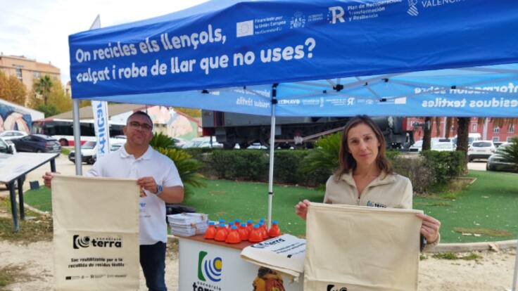 El Consorcio Terra impulsa una campaña para reciclar el textil y otra para fomentar el uso del contenedor marrón