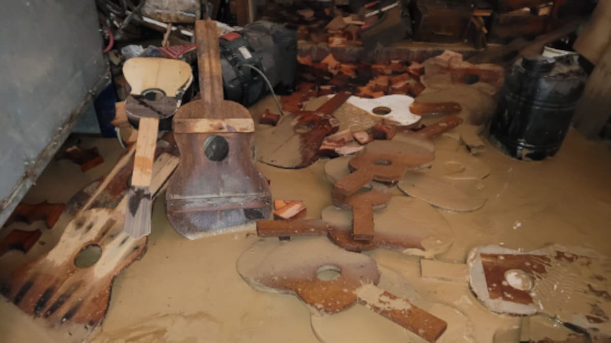 El 'volver a empezar' de Guitarras Quiles tras la DANA