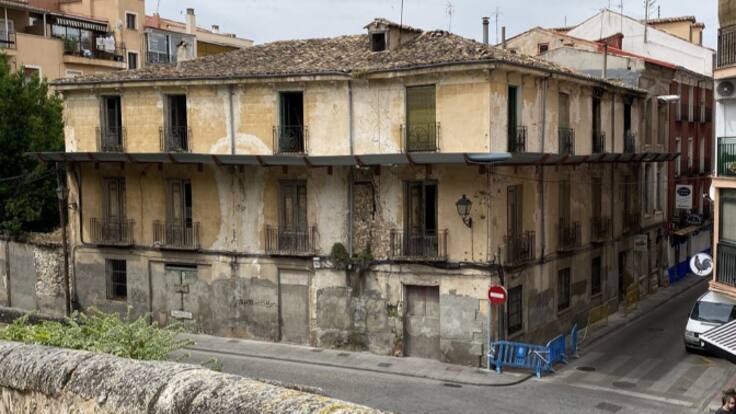 Alivio entre los patronos de la Fundación Sánchez Vera de Cuenca por el derribo del edificio
