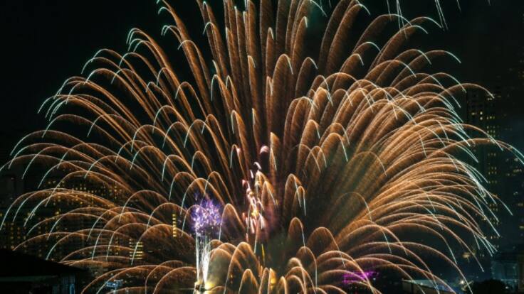 La pólvora inunda de color el cielo por Navidad: "Los eventos pirotécnicos son reclamos turísticos en algunas ciudades"