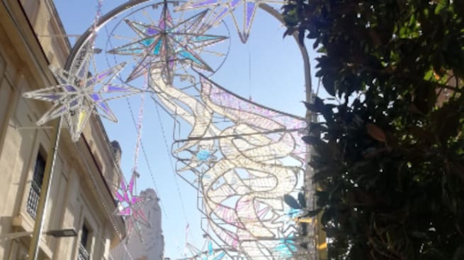 Así luce la calle Cruz Conde antes del encendido del alumbrado navideño 2024