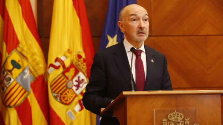 El delegado del Gobierno de España en Aragón, Fernando Beltrán, interviene el día de la Constitución en Hora 14 Aragón