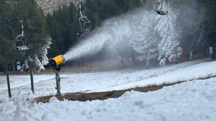 El sector del esquí espera una buena temporada aunque la nieve no ha llegado a tiempo al puente de la Constitución