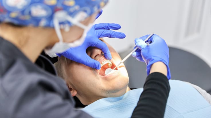 Un dentista comparte la situación más surrealista a la que se ha enfrentado: "¿Hasta qué punto puedes tener esa dejadez en la higiene?"