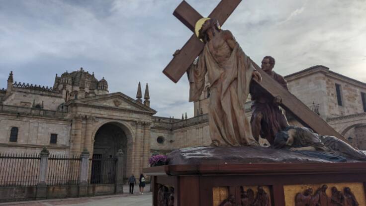 Llaman a los hermanos de Jesús Nazareno a tallarse para cargar "Redención" a hombros