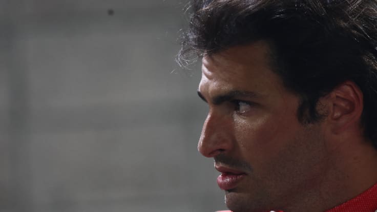 "Ferrari fichó a un segundo piloto y se llevó una sorpresa...": los motivos por los que Carlos Sainz no cuajó en Maranello y las opciones para su futuro