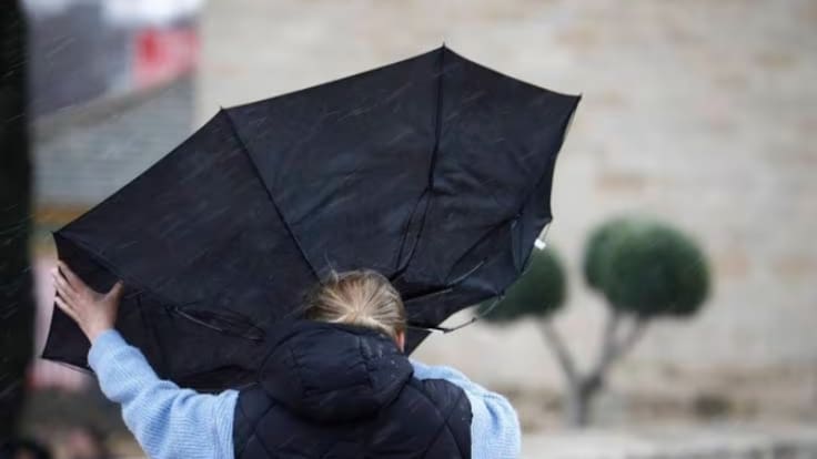 La borrasca Karlotta, que mantiene a las Pitiusas en alerta, perderá fuerza el fin de semana