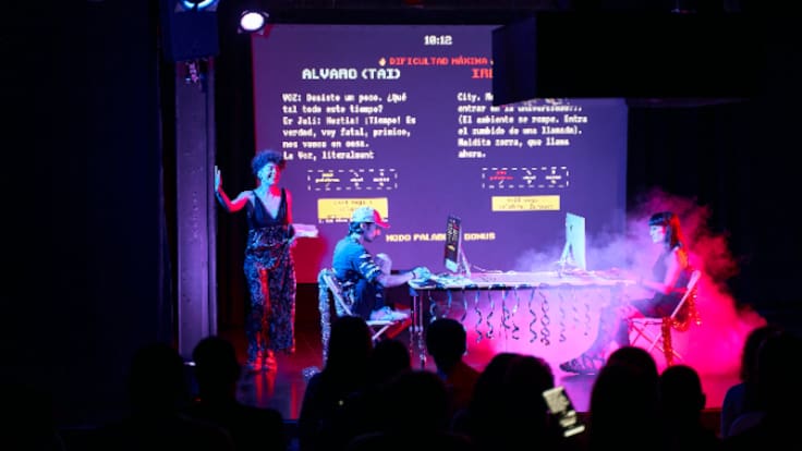 Ángela Bueno, directora de 'Sutura Teatro', explica el videojuego espectáculo que realizarán en el campus UC3M de Leganés.