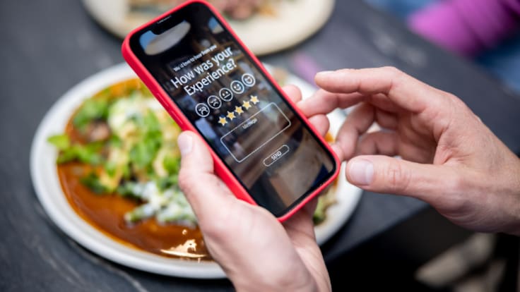 El poder de las reseñas: cómo las buenas valoraciones pueden hacer que un restaurante salga a flote