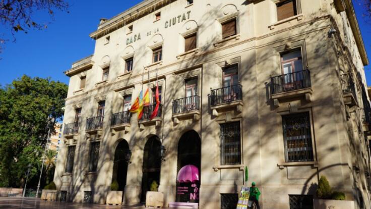 El luto de Xàtiva por el incendio de València explicado por su alcalde, Roger Cerdà