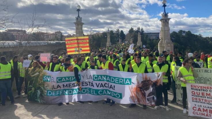 500 agricultores y ganaderos colapsan el centro de Teruel (23/02/2024)