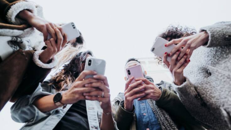 Teresa Piñeiro, profesora de la UDC, participante en un estudio sobre la hostilidad que reciben los políticos en rrss