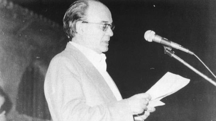 La concejala de Cultura y Bienestar Social de Canals, Loli Sanchis, explica la programación del Centenari Estellés