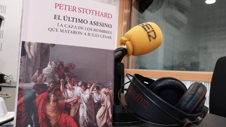 Entrevistamos al escritor británico Peter Stothard por 'El último asesino'