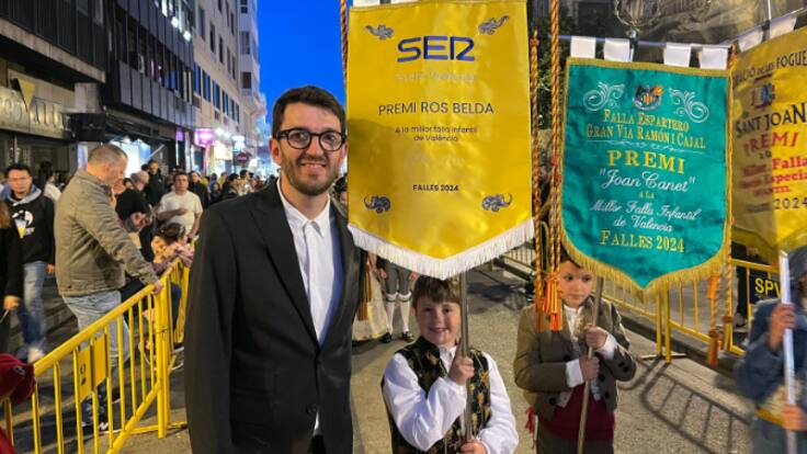 Convento Jerusalén recoge el Premio Ros Belda Radio Valencia a la mejor falla infantil de València 2024