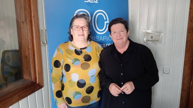 Aurora Martos y Juana Mari Barrionuevo (Grupo de encajeras de bolillos de la Asociación de Vecinos Santa Ana)