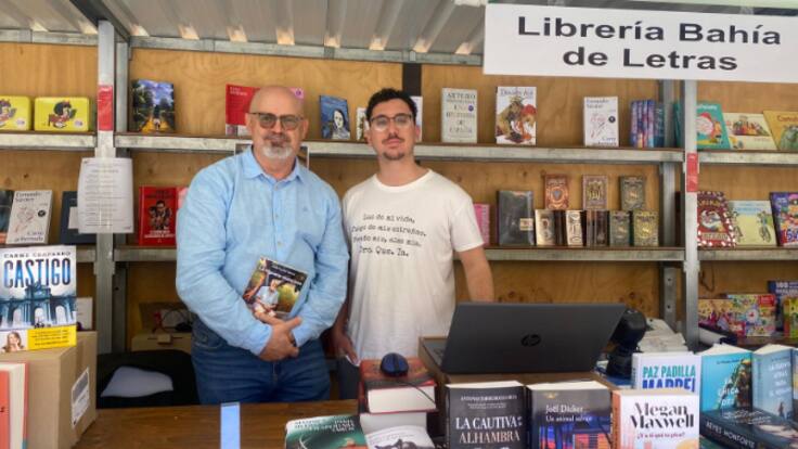 Una feria de libro llena de jóvenes