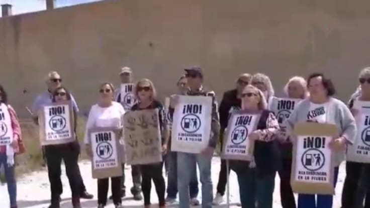 El juez escucha a los vecinos de la Pelusa en lucha contra la instalación de una gasolinera en su barrio