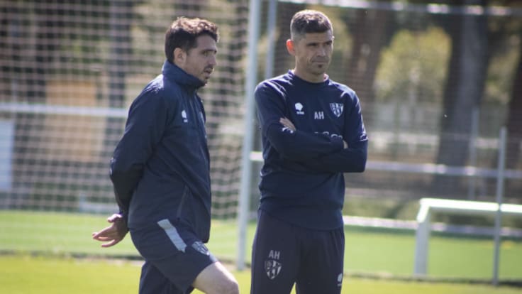 Antonio Hidalgo en la previa del partido ante el Racing de Santander