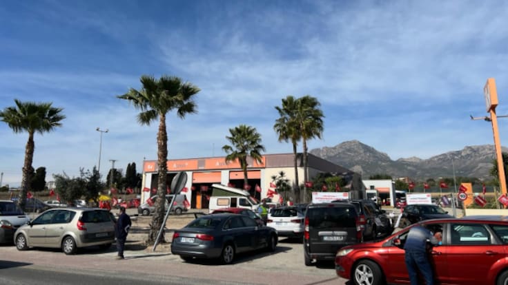 ¿Por qué se tarda tanto en conseguir cita en la ITV de Benidorm?