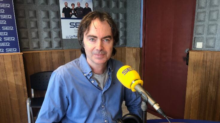 Vicente Valero prepara una reedición de 'Los Extraños' para celebrar una década desde su publicación