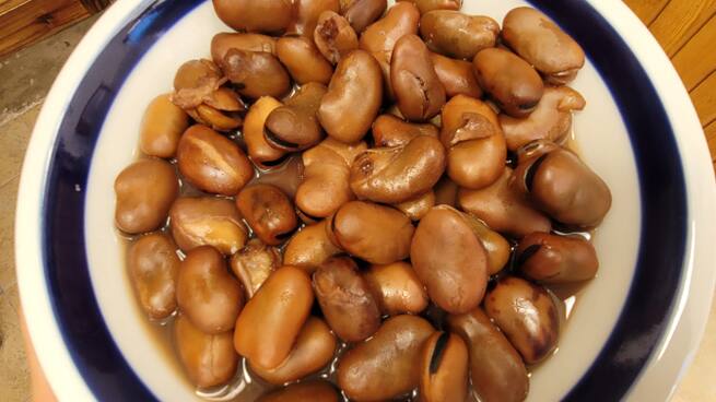 El rebost: faves bollides